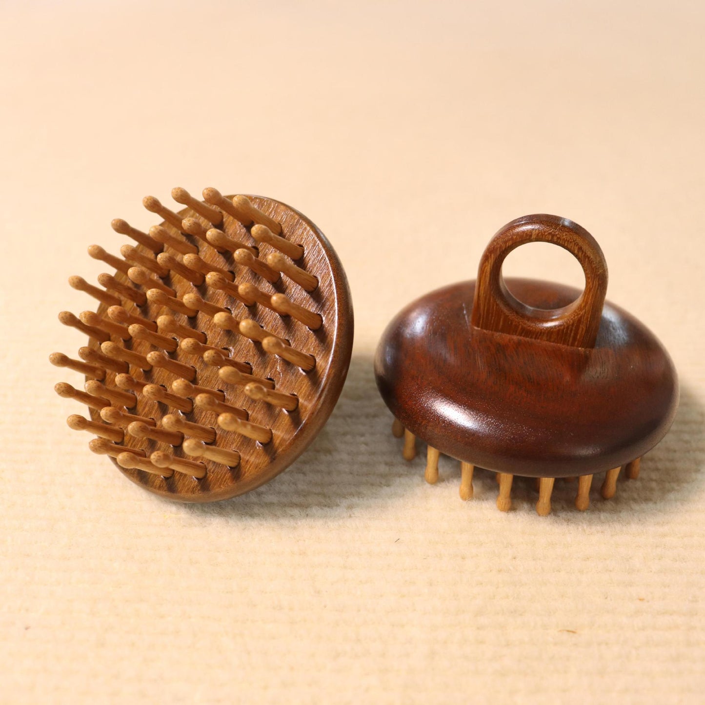 【金丝檀木圆盘28钉按摩梳】限时买一送一！头部、全身经络按摩梳